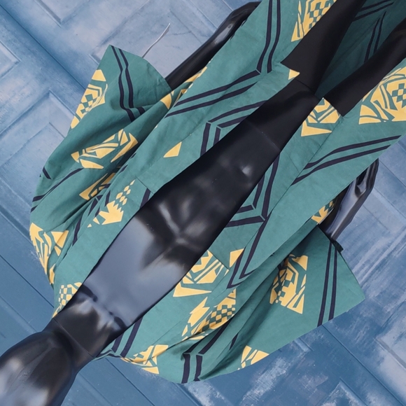 VIVI The Man Men's Cultural Robe - Picture 15 of 17